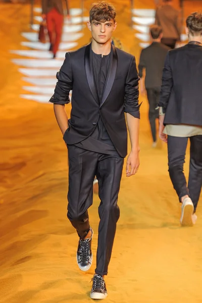 Look 40